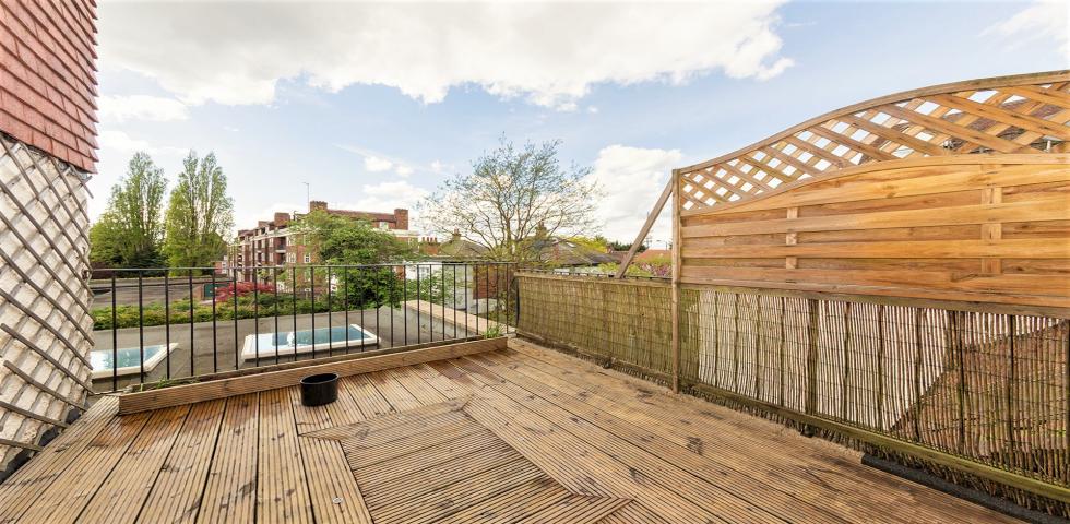 			2 Bedroom, 1 bath, 1 reception Flat			 Park Drive, GOLDERS GREEN